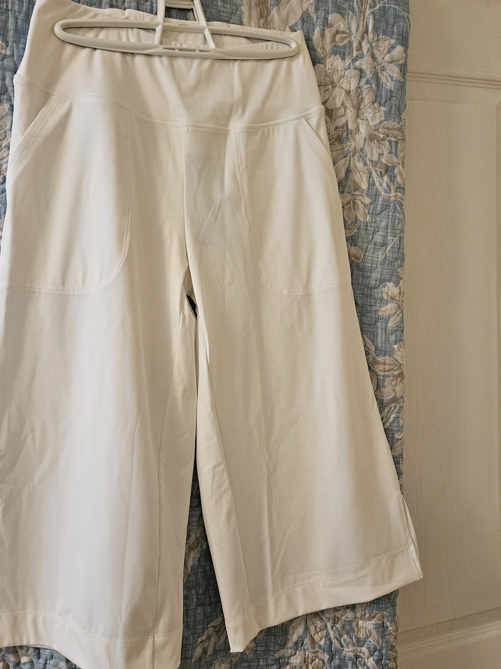 Women's White Wide-Leg Leisure Pants
